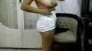 לבני העשרה ג'יליאן ולהולי סרטימ כחולימ יש שלישיה
