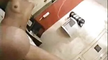 כוס רטוב של נוער מלא בזין סרטים פנוגרפים שחור