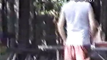 ג'וני מציע לקינוח את הבננה הגדולה סרטי סרס חינם שלו לניומי וג'ייד