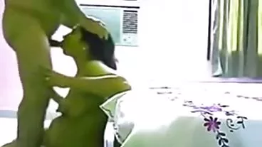 Yhivi הצעיר סרטיםפורנו החושני מקבל נגיחה