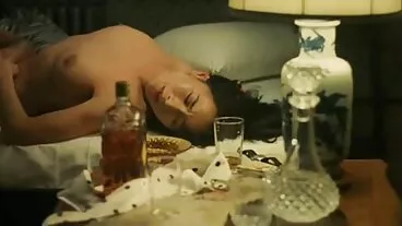 מדיסון צ'נדלר חולקת BF סרטי סקס חינם עם MILF