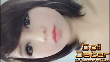 החלק סרטימ כחולימ השני של הסצנה הכפולה שלנו. ברבי פינק היא גבוהה...