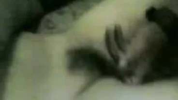 השוטר מתכופף מעל גנבת החנות ומזיין את פורנו סרטים חינם כף המילף העשיר שלה