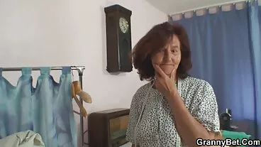 אין דבר עדין יותר מאשר גרביונים שחורים סרטי סק בחינם ושקופים מכוסה תחת רטוב