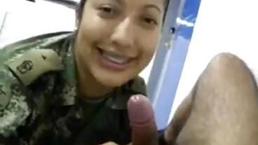 הבת החורגת נדפקה על סרטים כחולים מבוגרות חינם ידי אבא חורג בזמן שהיא ללקק את הכוס של אמהות חורגות