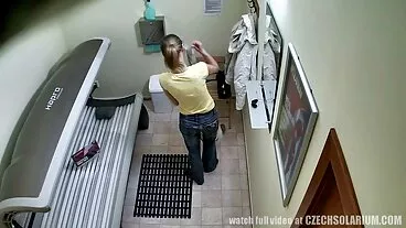 הנשים הלוהטות די וויליאמס וקייטי מורגן נהנו סרטים ארוטים בחינם ללקק את הכוס לאחר הנשיקה