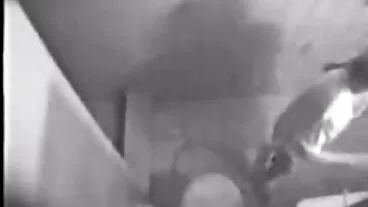 שותפה סרטי סקס חינם אורגיות לדירה מציצנית דופקת חמודה ברונטית בחזה